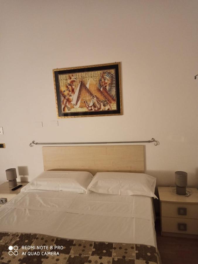 Rooms Center Wolf - Matrimoniale E Comunicanti Matera Extérieur photo
